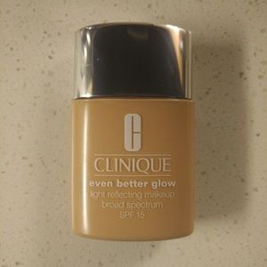 Clinique Even Better Glow, WN 30 Biscuit
